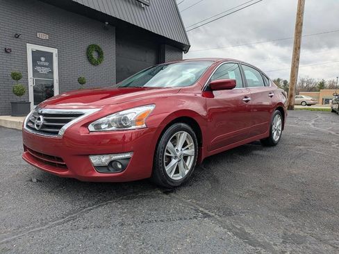 Used 2015 Nissan Altima 2.5 SV image 2