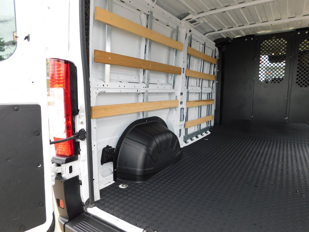 Used 2025 RAM ProMaster 2500 w/ U-Haul Equipment Group FWD image 32