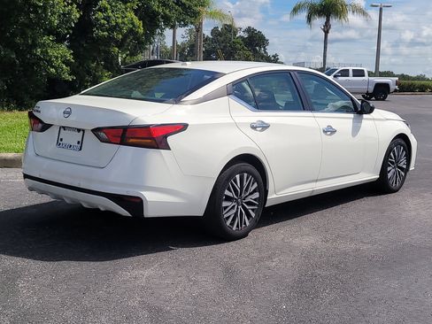 Used 2025 Nissan Altima 2.5 SV FWD image 12