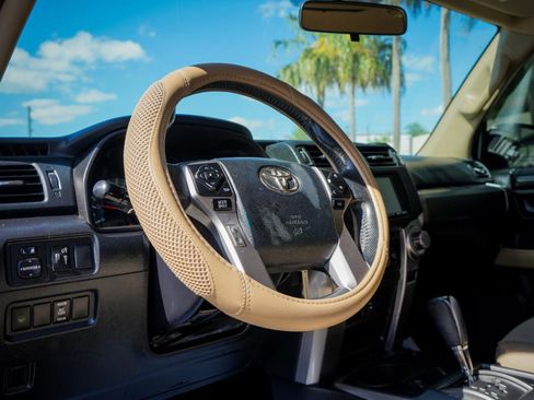 Used 2014 Toyota 4Runner SR5 image 9