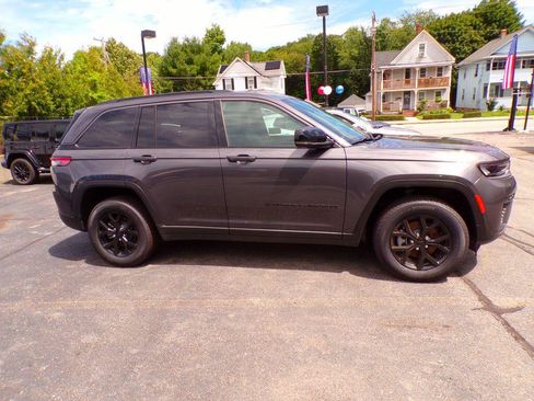 New 2026 Jeep Grand Cherokee Altitude AWD/4WD image 4