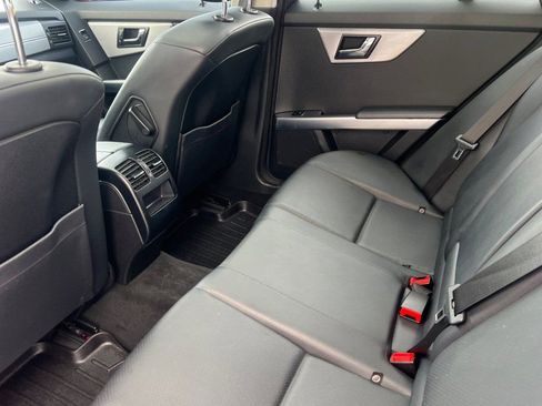 Used 2010 Mercedes-Benz GLK 350 4MATIC image 9
