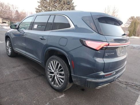 Used 2025 Buick Enclave Avenir image 7