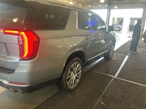 Used 2025 GMC Yukon Denali w/ Sun & Power Step Package image 6