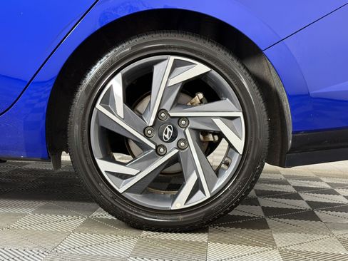 Used 2025 Hyundai Elantra Limited FWD image 10
