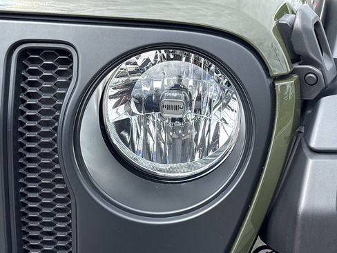 Certified 2022 Jeep Wrangler Rubicon w/ Cold Weather Group image 11