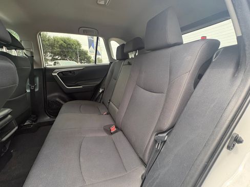 Used 2020 Toyota RAV4 LE w/ Carpet Mat Package AWD/4WD image 10