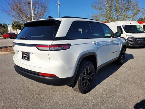 New 2025 Jeep Grand Cherokee Laredo image 13
