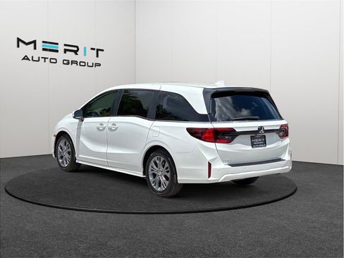 Used 2026 Honda Odyssey Touring image 7