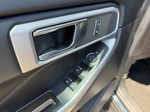 Certified 2022 Ford Explorer XLT RWD image 10