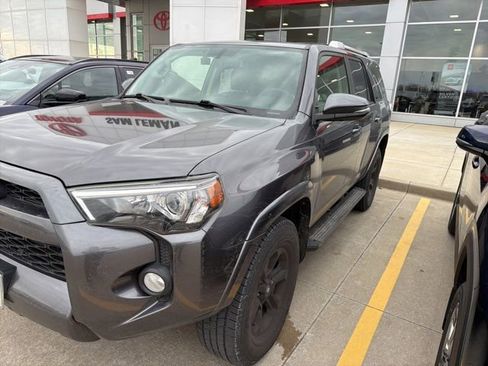 Used 2018 Toyota 4Runner SR5 Premium image 3