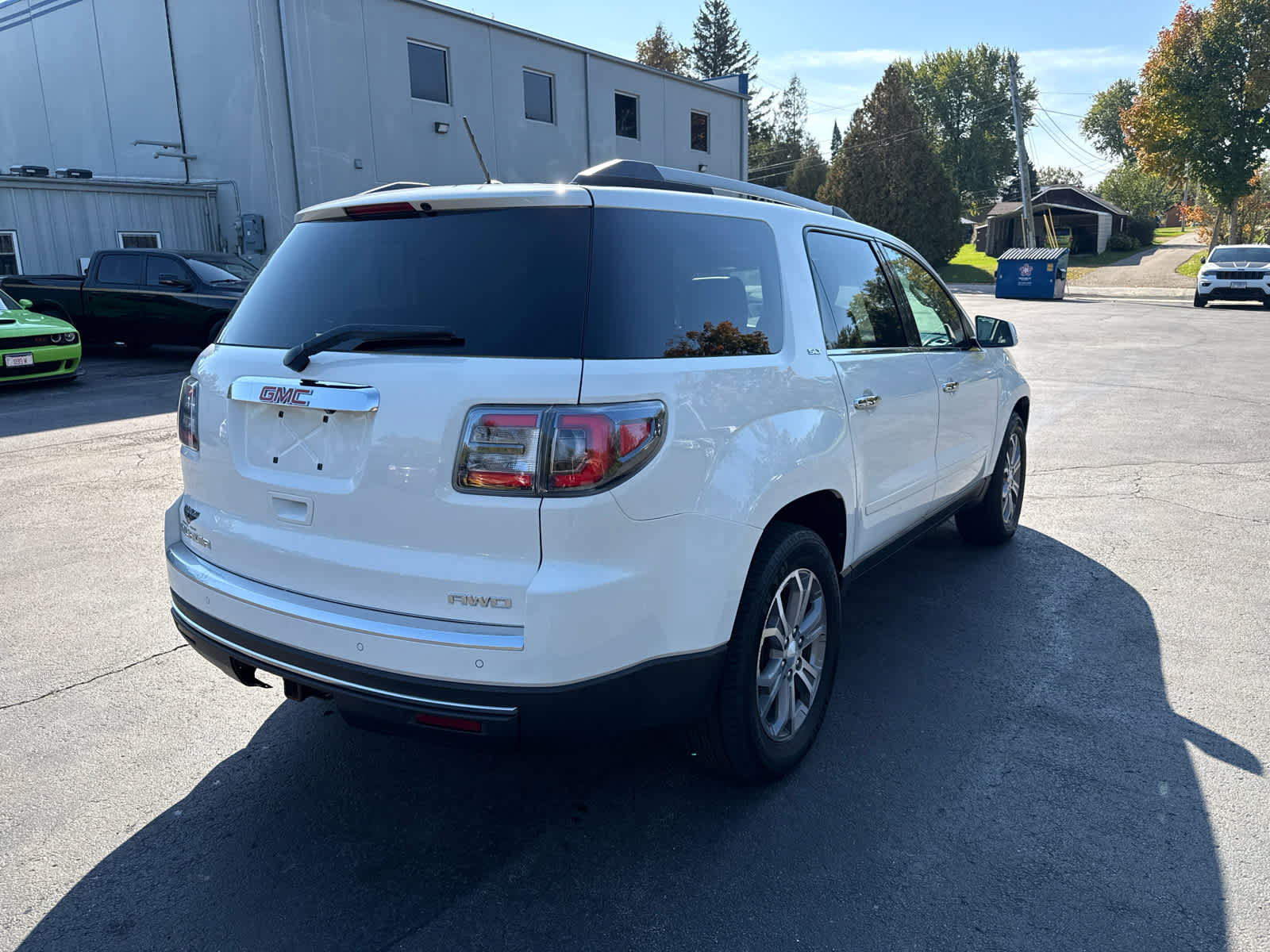 Used 2013 GMC Acadia SLT w/ Technology Package AWD/4WD image 3