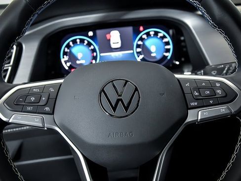 Certified 2025 Volkswagen Atlas Cross Sport SE image 13