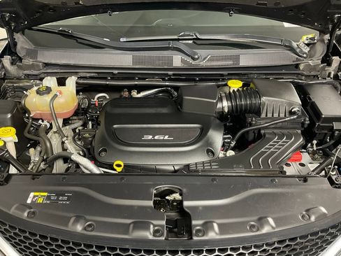Used 2018 Chrysler Pacifica Touring-L Plus FWD image 9