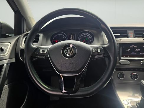 Used 2015 Volkswagen Golf TDI S FWD image 19