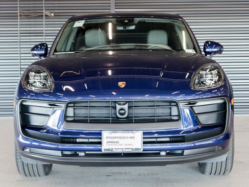 Used 2025 Porsche Macan image 8