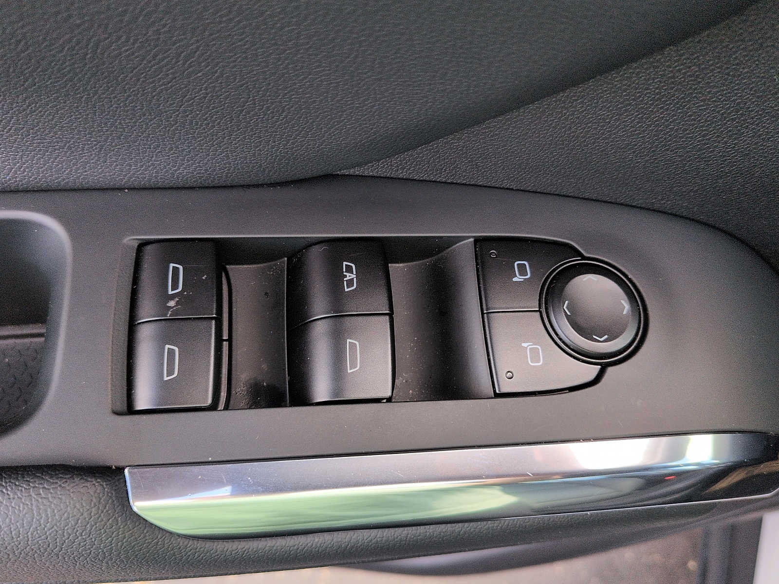 Used 2026 Chevrolet Traverse LT FWD image 15