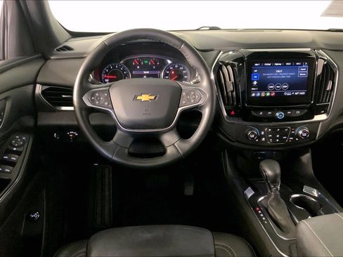 Used 2023 Chevrolet Traverse LT image 5