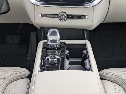 New 2026 Volvo XC90 T8 Ultra w/ Protection Package Premier AWD/4WD image 24