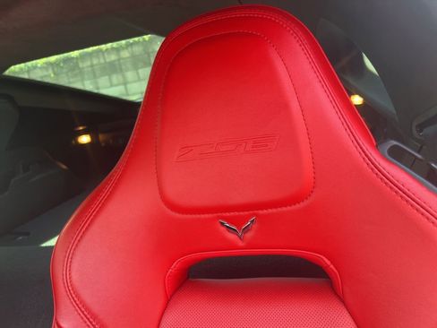 Used 2015 Chevrolet Corvette Z06 w/ 3LZ Preferred Equipment Group RWD image 12
