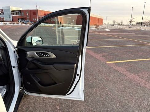 Used 2021 Chevrolet Traverse RS image 25