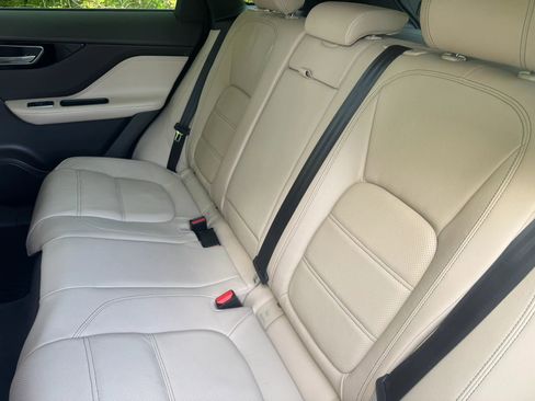 Used 2017 Jaguar F-PACE Prestige image 21