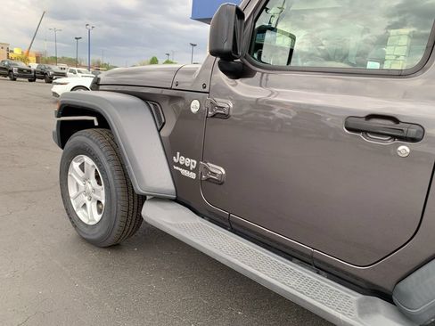 Used 2020 Jeep Wrangler Sport AWD/4WD image 15