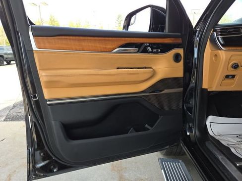 Used 2022 Jeep Grand Wagoneer Series III image 47