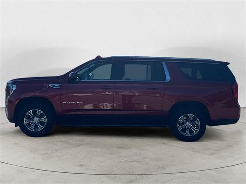Used 2024 GMC Yukon XL SLE image 2