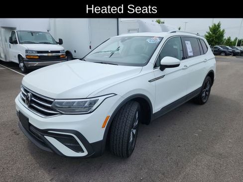 Used 2022 Volkswagen Tiguan SE w/ Panoramic Sunroof Package AWD/4WD image 3