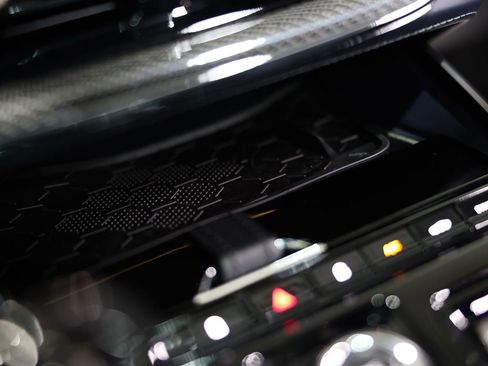 Used 2025 Aston Martin DBX 707 image 33