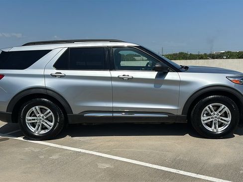 Used 2023 Ford Explorer XLT w/ Equipment Group 202A RWD image 13