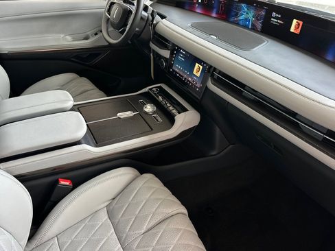 New 2026 Lincoln Navigator L Black Label AWD/4WD image 17