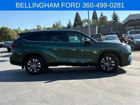 Used 2024 Toyota Highlander XLE image 4