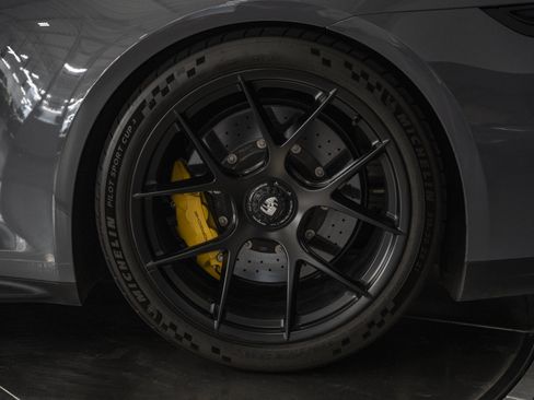 Used 2025 Porsche 911 GT3 RWD image 22