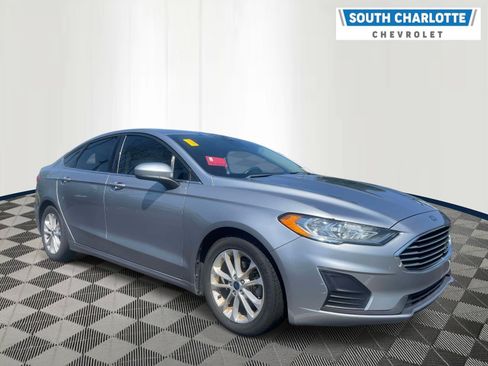 Used 2020 Ford Fusion SE FWD image 3