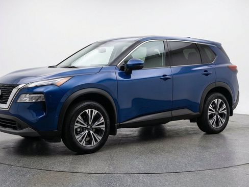 Used 2025 Nissan Rogue SV AWD/4WD image 3