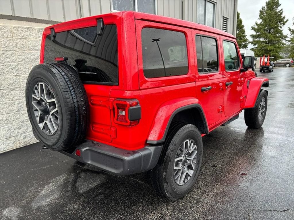 Used 2026 Jeep Wrangler Unlimited Sahara AWD/4WD image 3