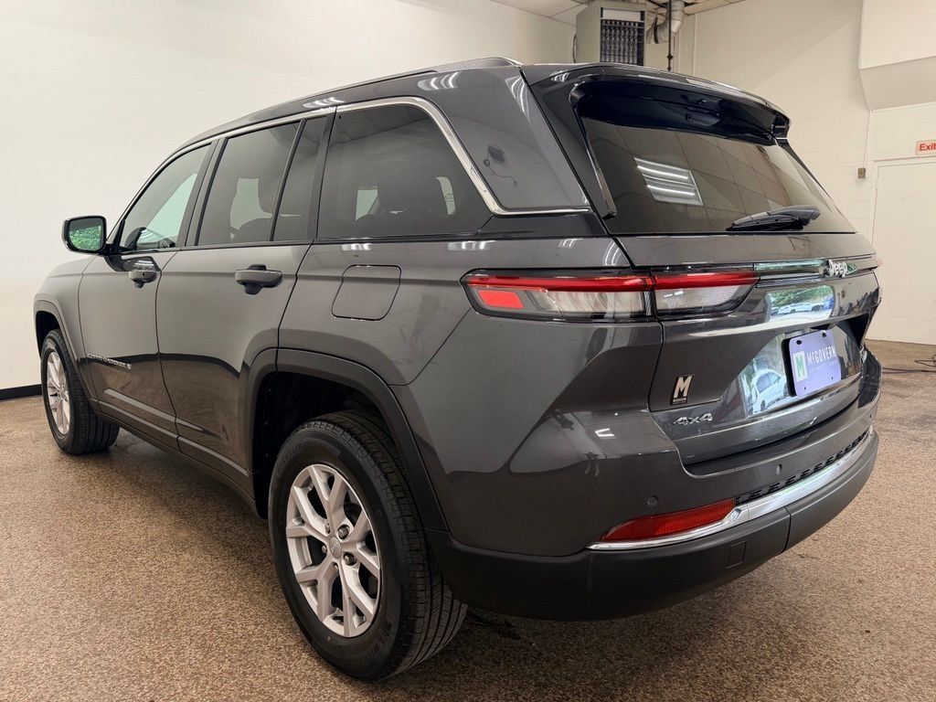 Used 2022 Jeep Grand Cherokee Limited AWD/4WD image 3
