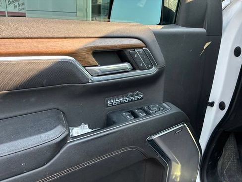 Used 2023 Chevrolet Silverado 1500 High Country w/ High Country Premium Package AWD/4WD image 11