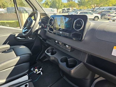 Used 2024 Mercedes-Benz Sprinter 3500 image 11