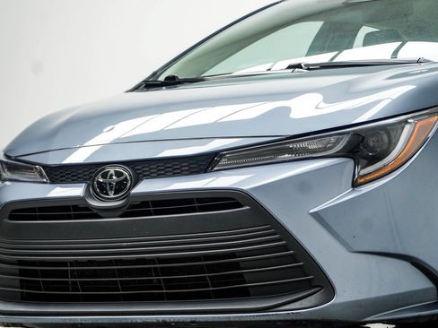 Used 2024 Toyota Corolla LE FWD image 2