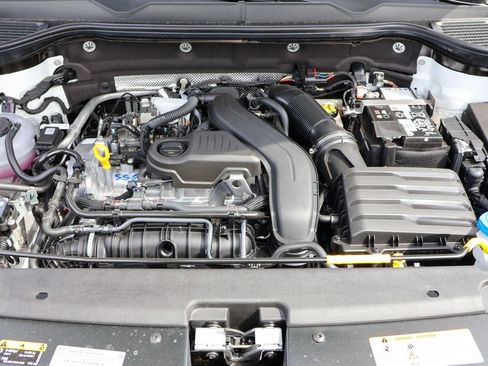 New 2025 Volkswagen Taos SE image 38