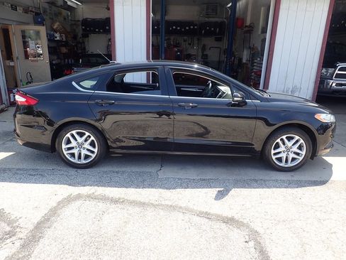Used 2016 Ford Fusion SE FWD image 21
