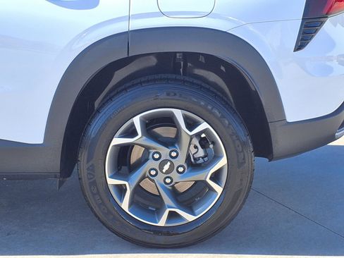 Used 2025 Chevrolet Trax LT w/ Driver Confidence Package image 25