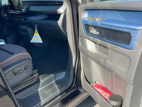 New 2025 Volkswagen ID. Buzz Pro S image 31