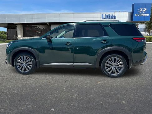Used 2024 Nissan Pathfinder SL w/ SL Premium Package FWD image 6