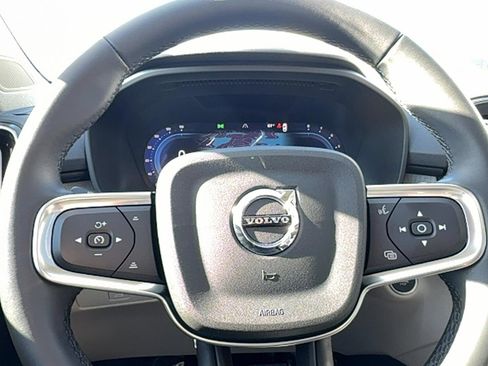Used 2023 Volvo XC40 B5 Plus w/ Protection Package Premier image 19