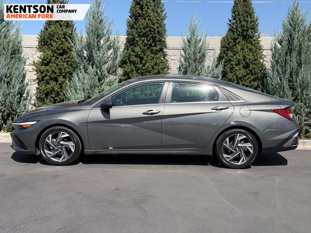 Used 2025 Hyundai Elantra SEL FWD image 4