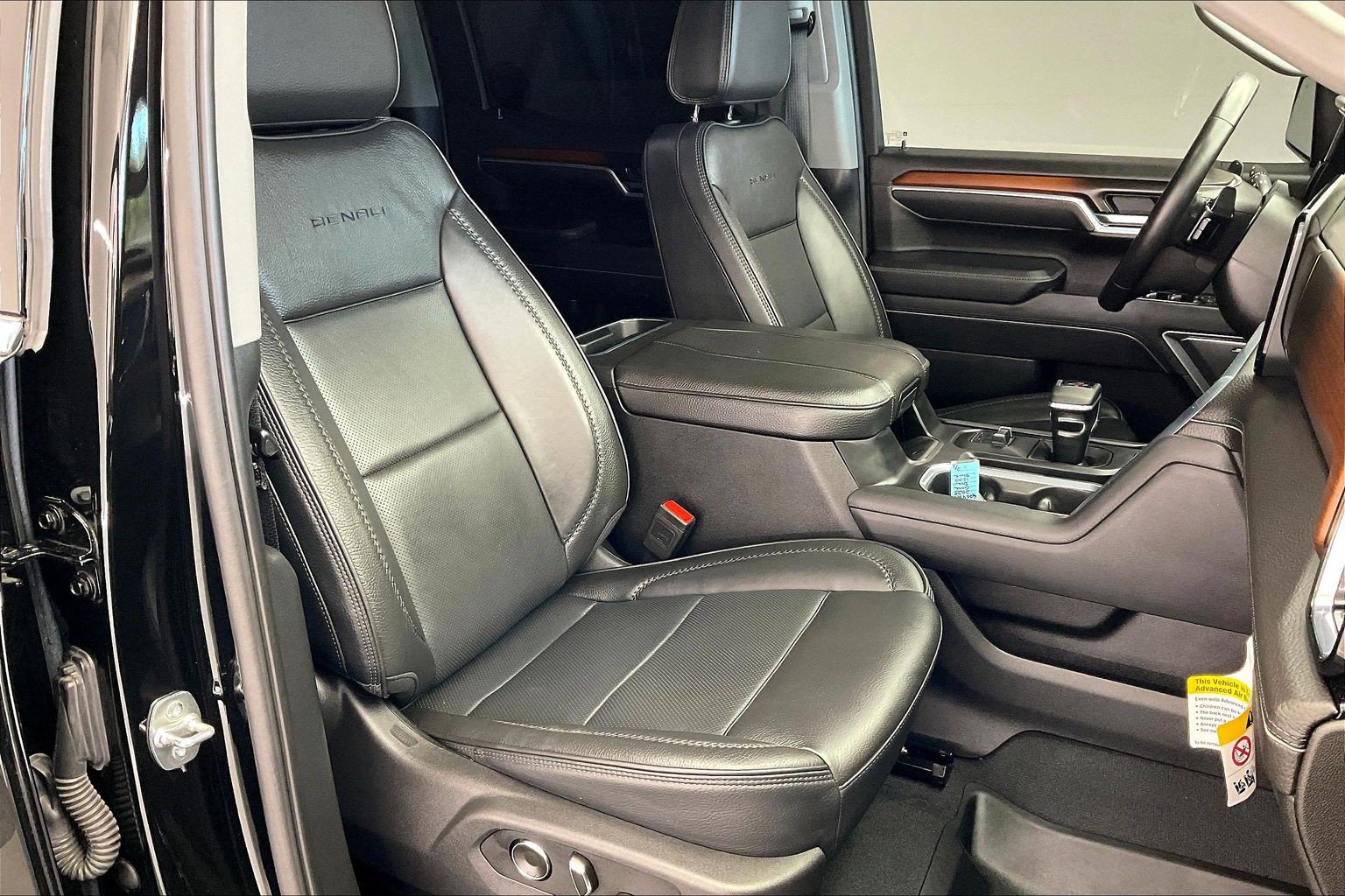 Used 2025 GMC Sierra 1500 Denali AWD/4WD image 6